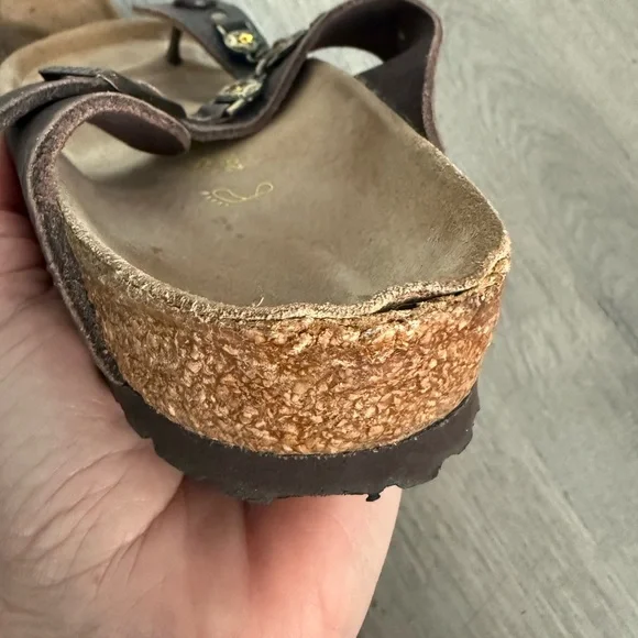 Birkenstock Gizeh Brown Leather Thong Sandals Brass/Gold Accents - Rare Find! - Picture 12 of 16